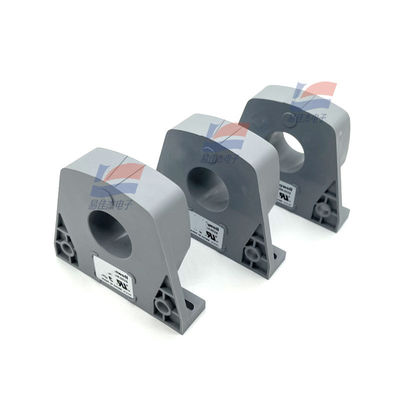 يُستخدم مستشعر التيار من النوع YJJ CSNS100M-002S مع تيار مقنن يبلغ 100 أمبير في التشغيل الآلي الصناعي.