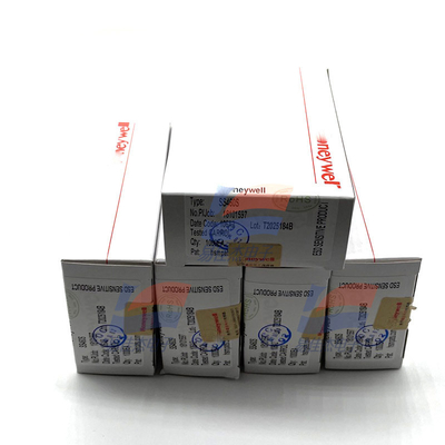 YJJ SS460S مستشعر تأثير هال الحالي الرقمي 3 إلى 24Vdc مقفل في الموقف مع مجال مغناطيسي يتم إطلاقه 3.8-30V
